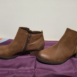 New Carlos Santana tan suede booties, Women's size 7.5